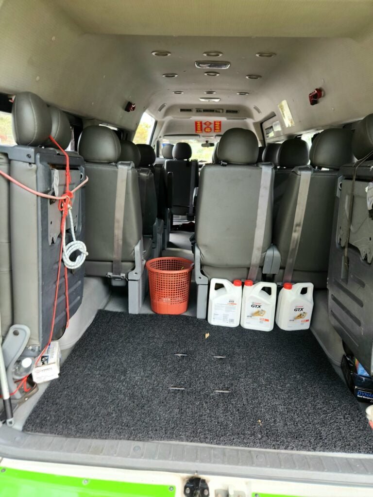 18 Seater Van 08
