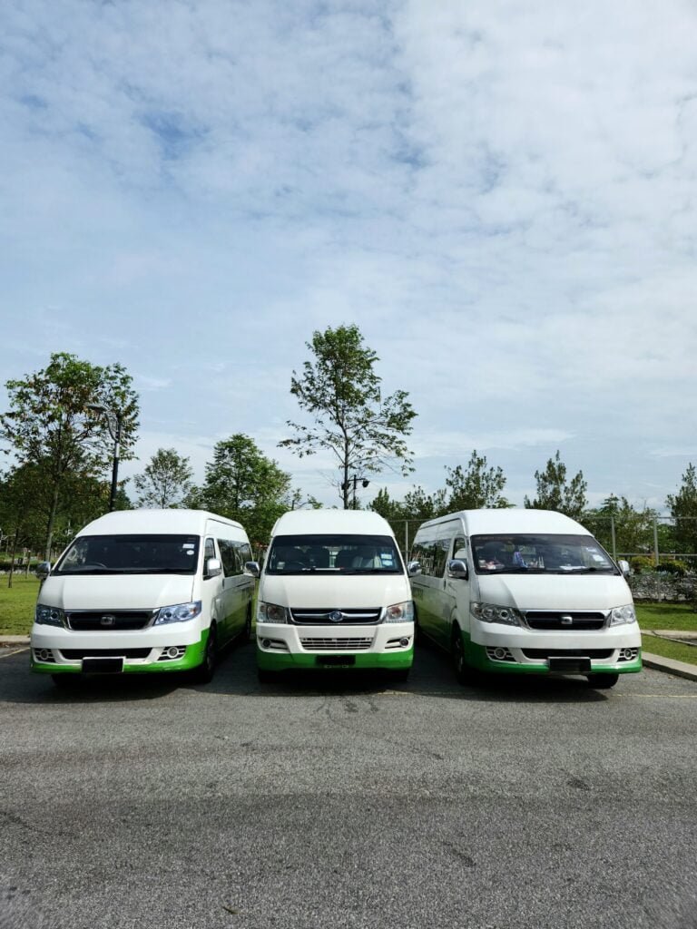 18 Seater Van 02
