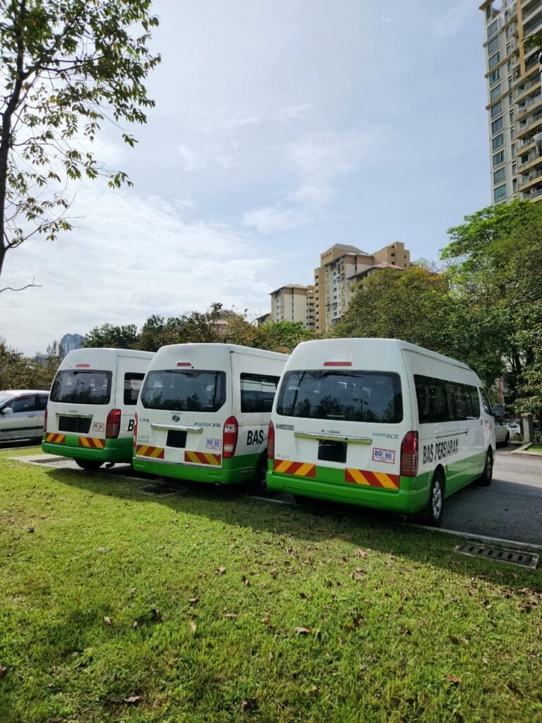 18 Seater Van 09