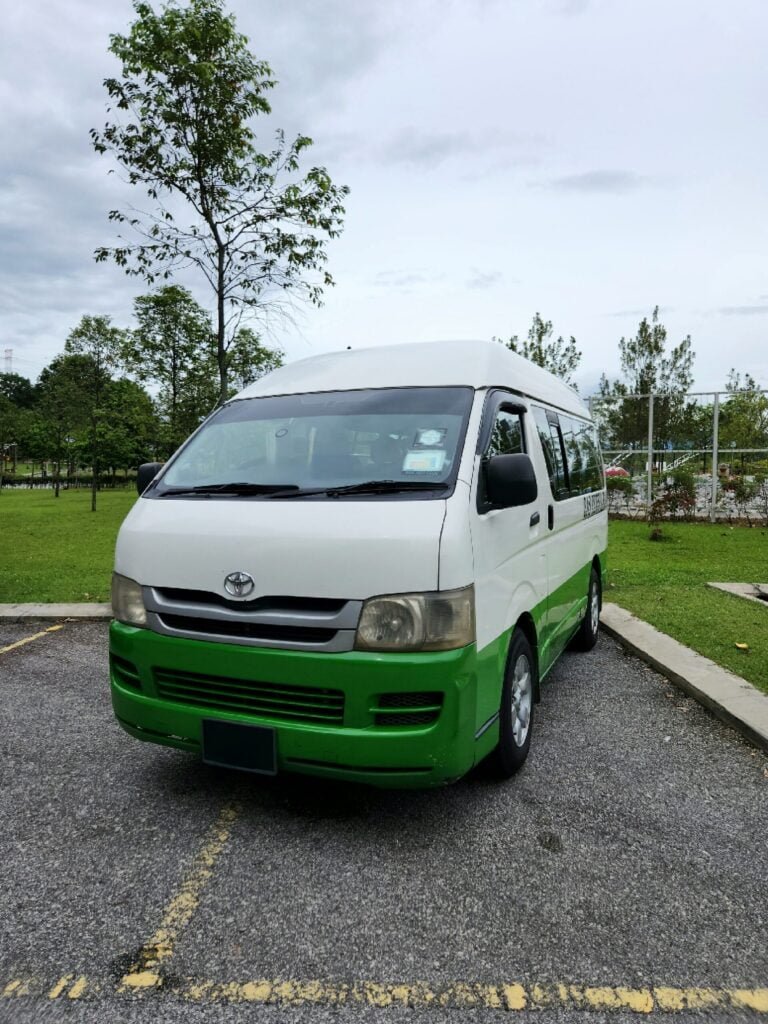 10 Seater Van 01